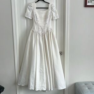 Lohgrengel Cassel pleated modest wedding dress size 10